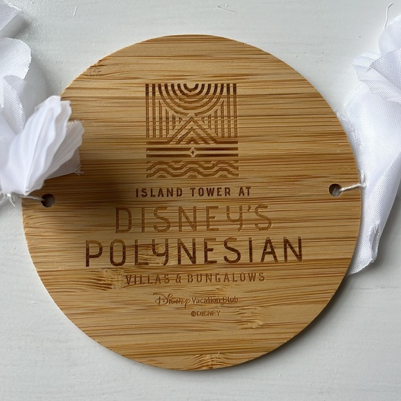 DISNEY’s Polynesian Tower Opening Day Lei Exclusive DVC Gift - Picture 3 of 5